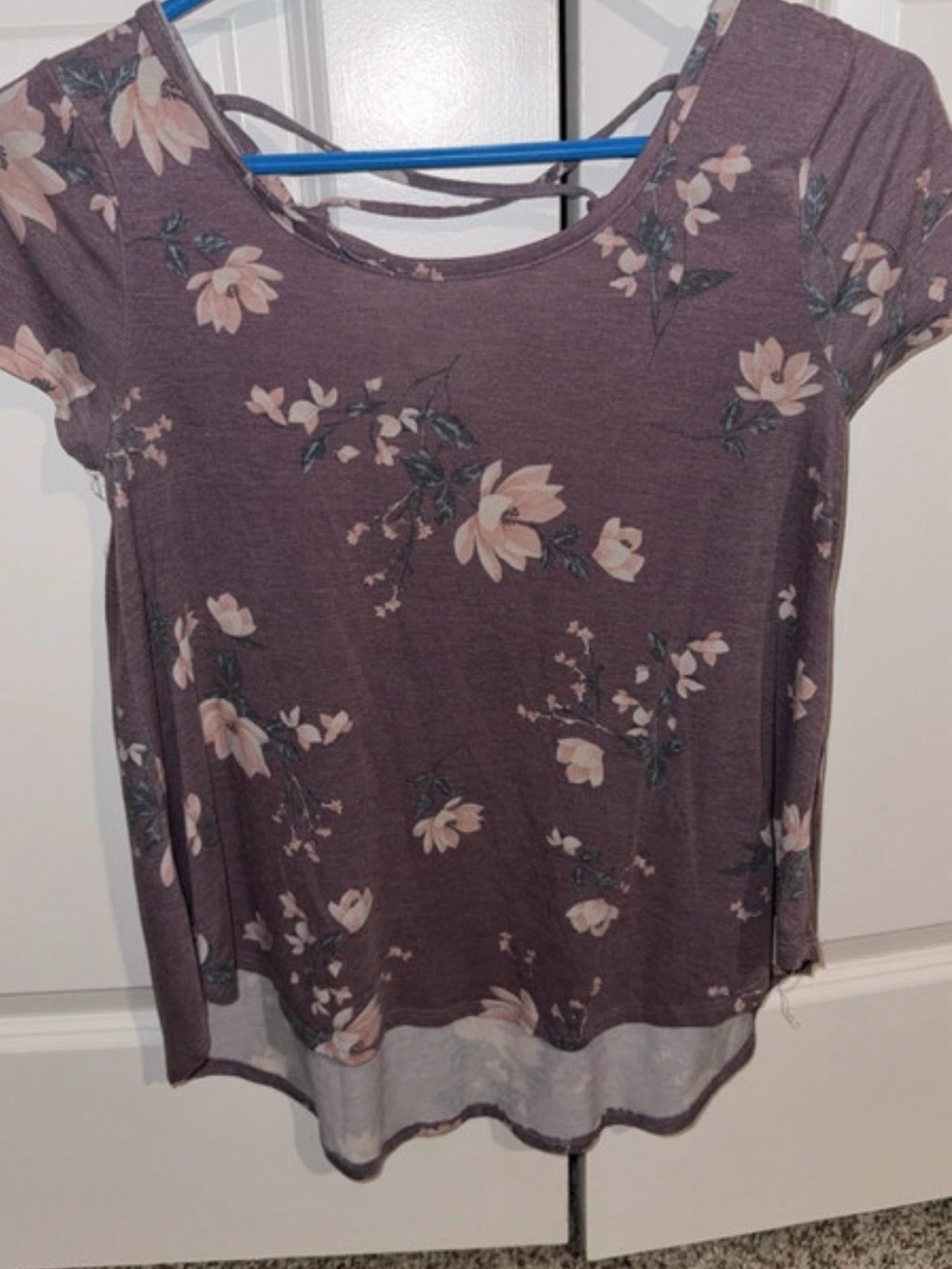 SO Mauve Floral Short-Sleeve Scoop Neck Top